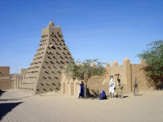 Historisches Manuskript aus Timbuktu während der Konservierung.