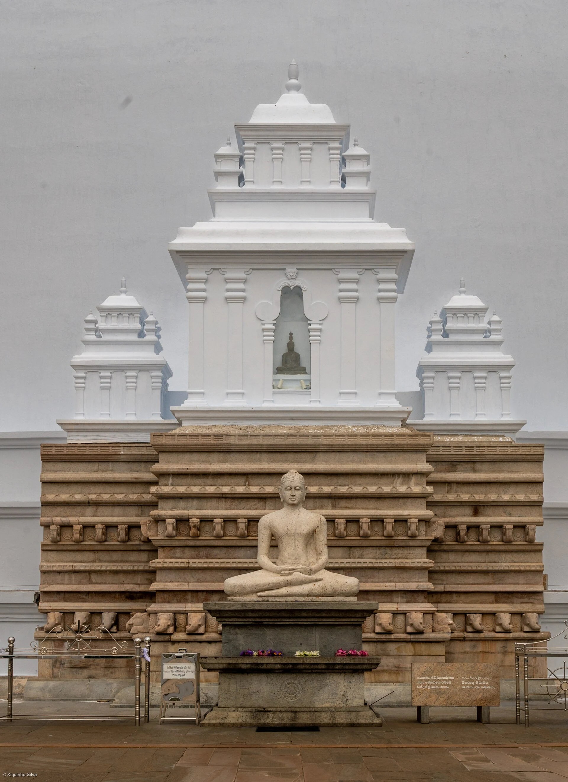 Recinto da árvore sagrada Sri Maha Bodhi em Anuradhapura.