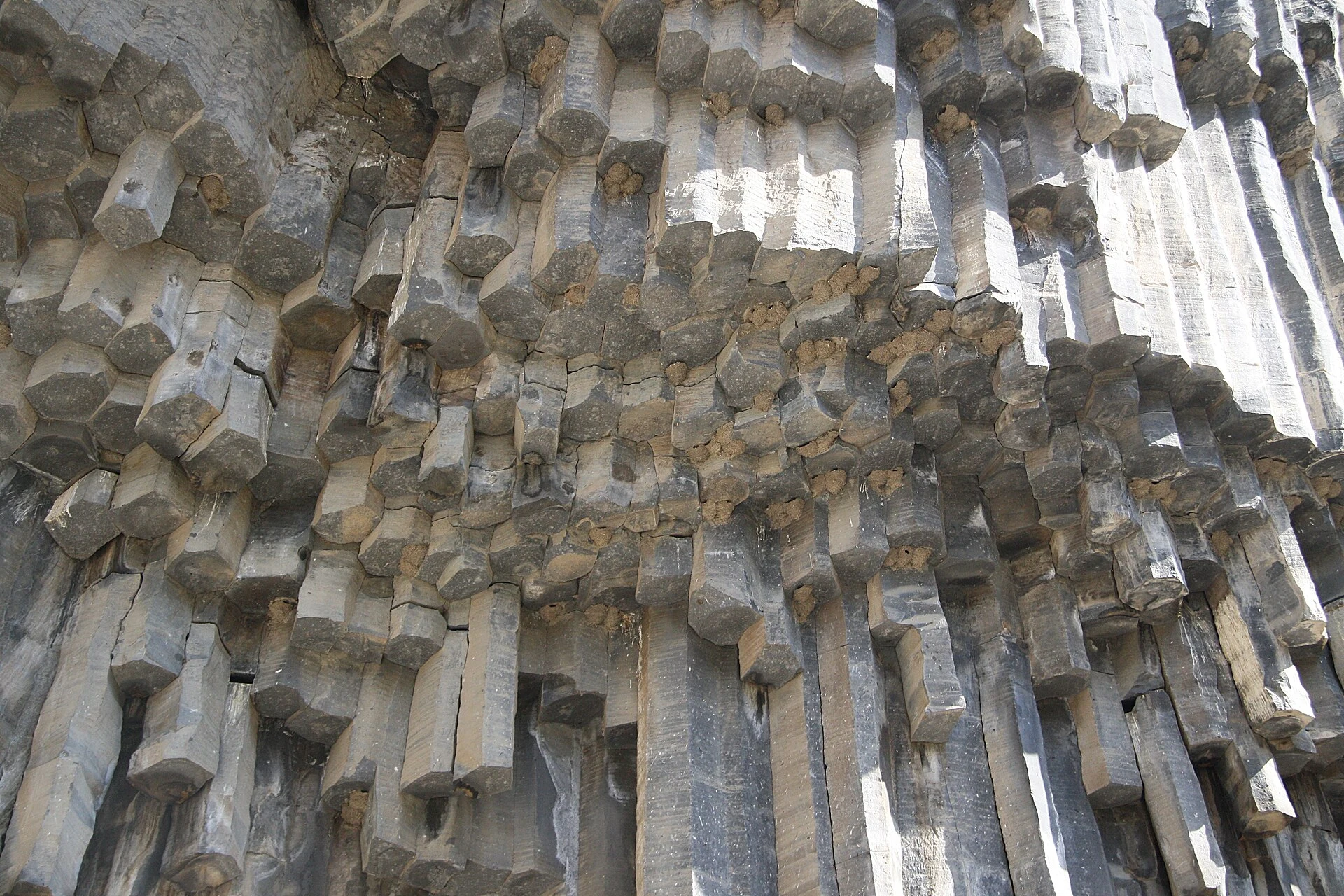 Colunas de basalto da Sinfonia das Pedras no desfiladeiro de Garni