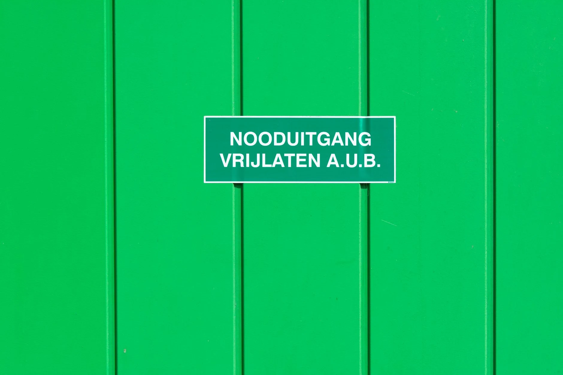 Dutch travel information as a language reference for Suriname