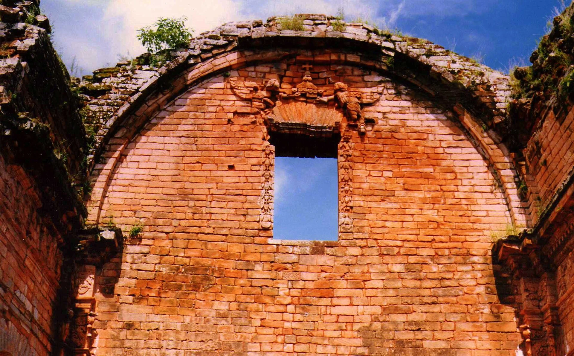 Detalhe de um relevo de arenito da missão de Trinidad.