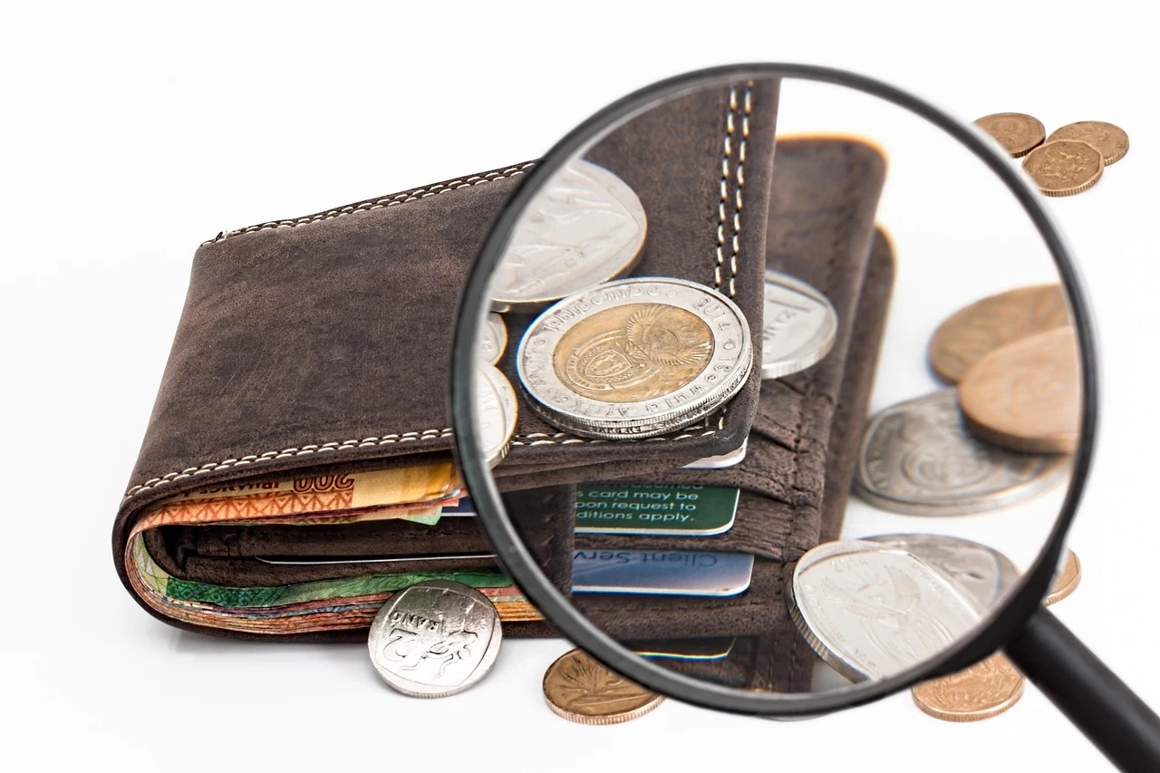 Wallet and budget notes as generic travel-planning context.