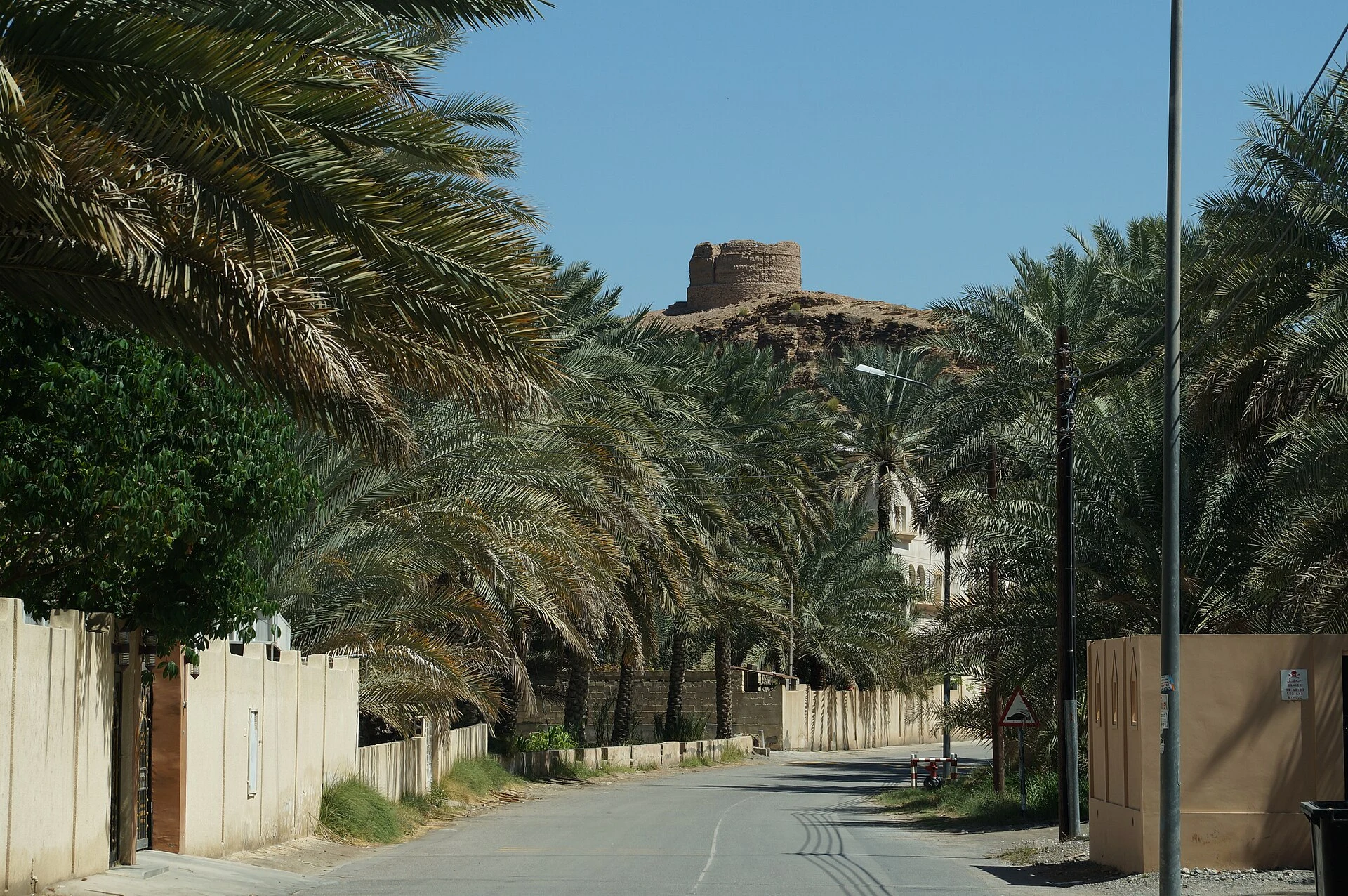 Exterior do forte Bayt Ar-Ridaydah perto de Birkat Al Mouz, Omã.