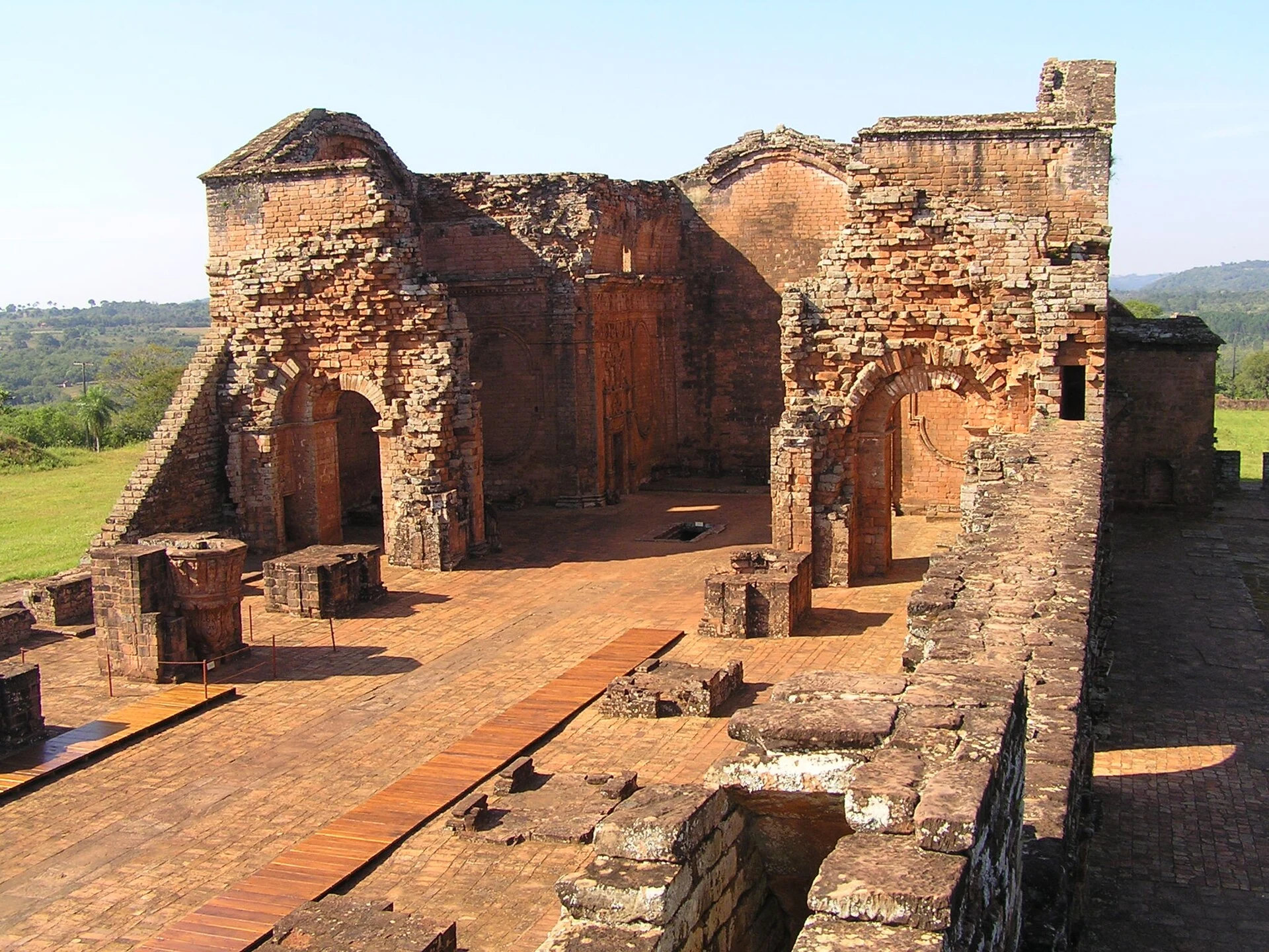 Rovine in pietra della missione gesuitica di La Santísima Trinidad del Paraná, a Itapúa.