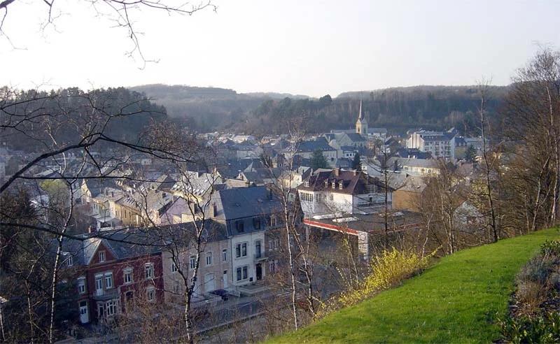 Eingang und Besucherzug des Nationalen Bergbaumuseums in Rumelange