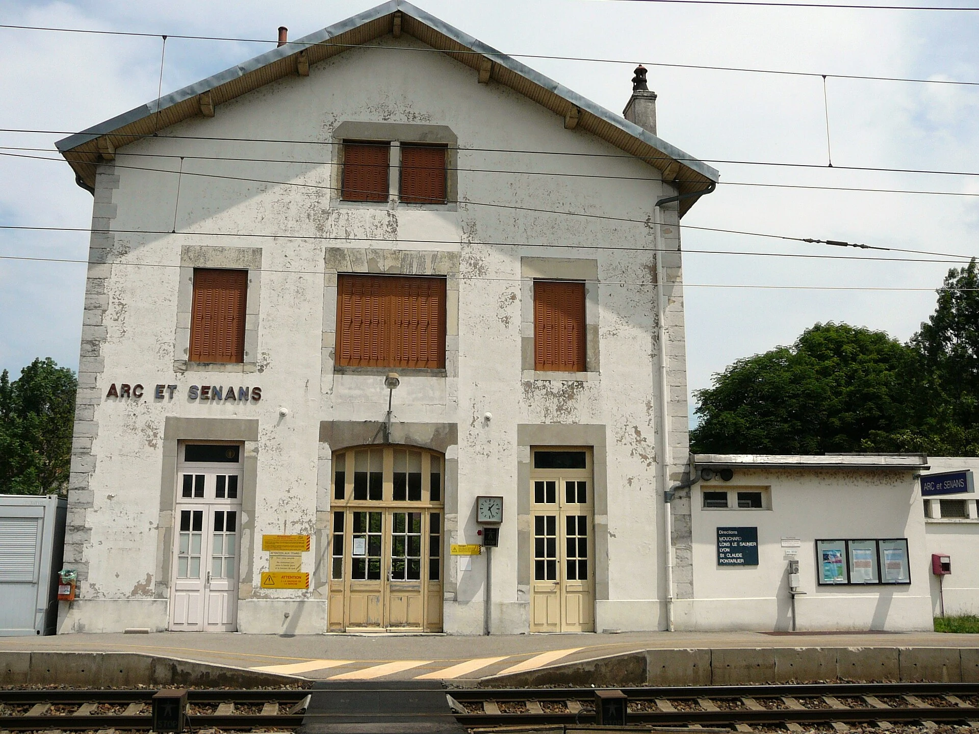 Estação de Arc-et-Senans e acesso pedonal à Salina Real.