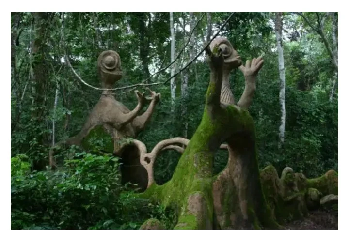 Ingresso o padiglione del Bosco Sacro di Osun-Osogbo.