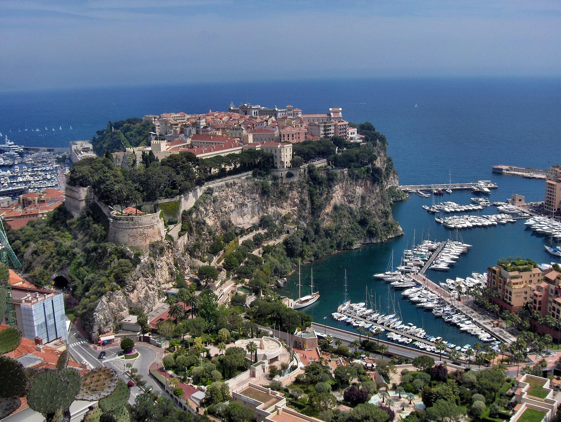Place du Palais in Monaco-Ville auf dem Felsen von Monaco.