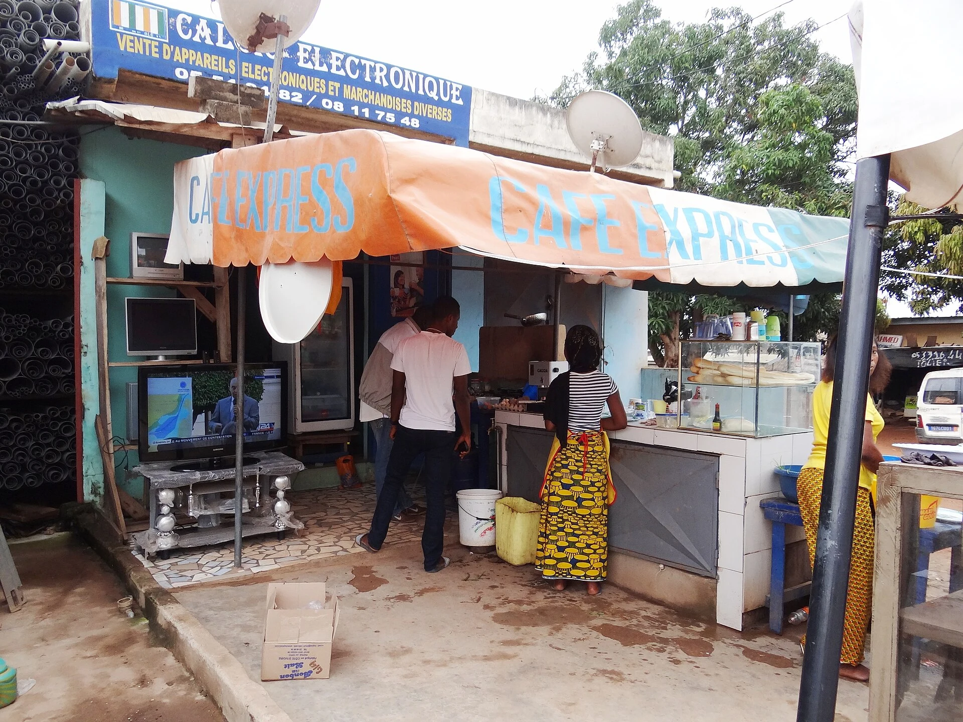 Paesaggio urbano lacustre a Yamoussoukro.