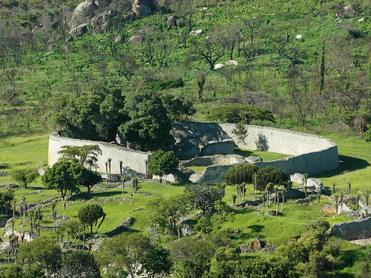 Low walls and landscape of Great Zimbabwe’s Valley Ruins.