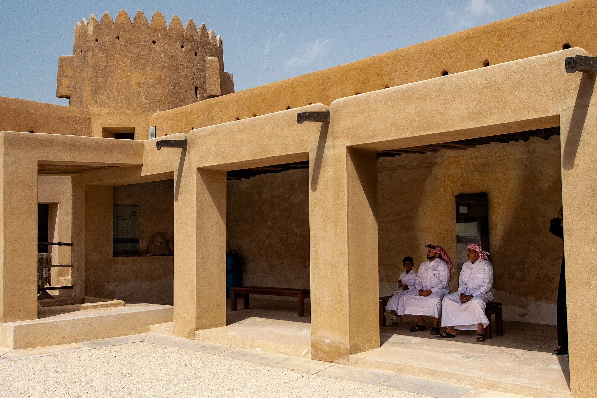 Passarela junto aos vestígios arqueológicos da cidade de Al Zubarah.