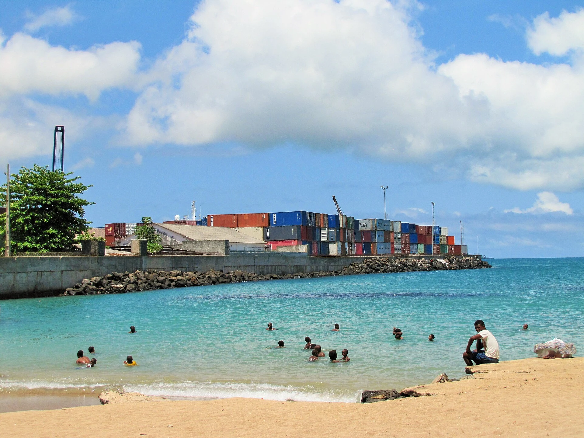 Scorcio urbano di São Tomé, capitale di São Tomé e Príncipe.