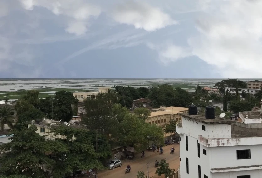 Erkennbare Stadtansicht von Porto-Novo, der Hauptstadt Benins.