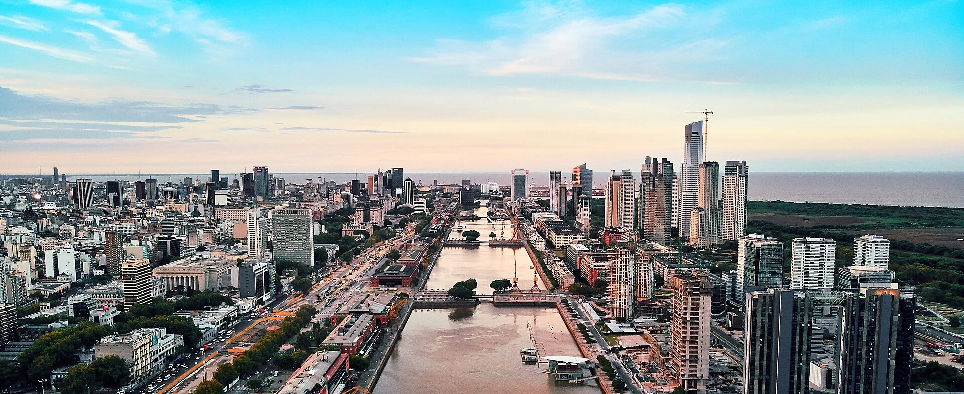 Vista urbana de Buenos Aires, capital da Argentina.