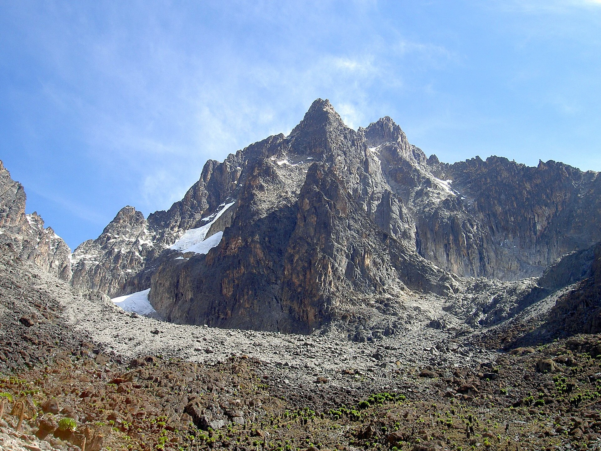 Glacial valley and high-altitude tarn on Mount Kenya’s Chogoria Route.
