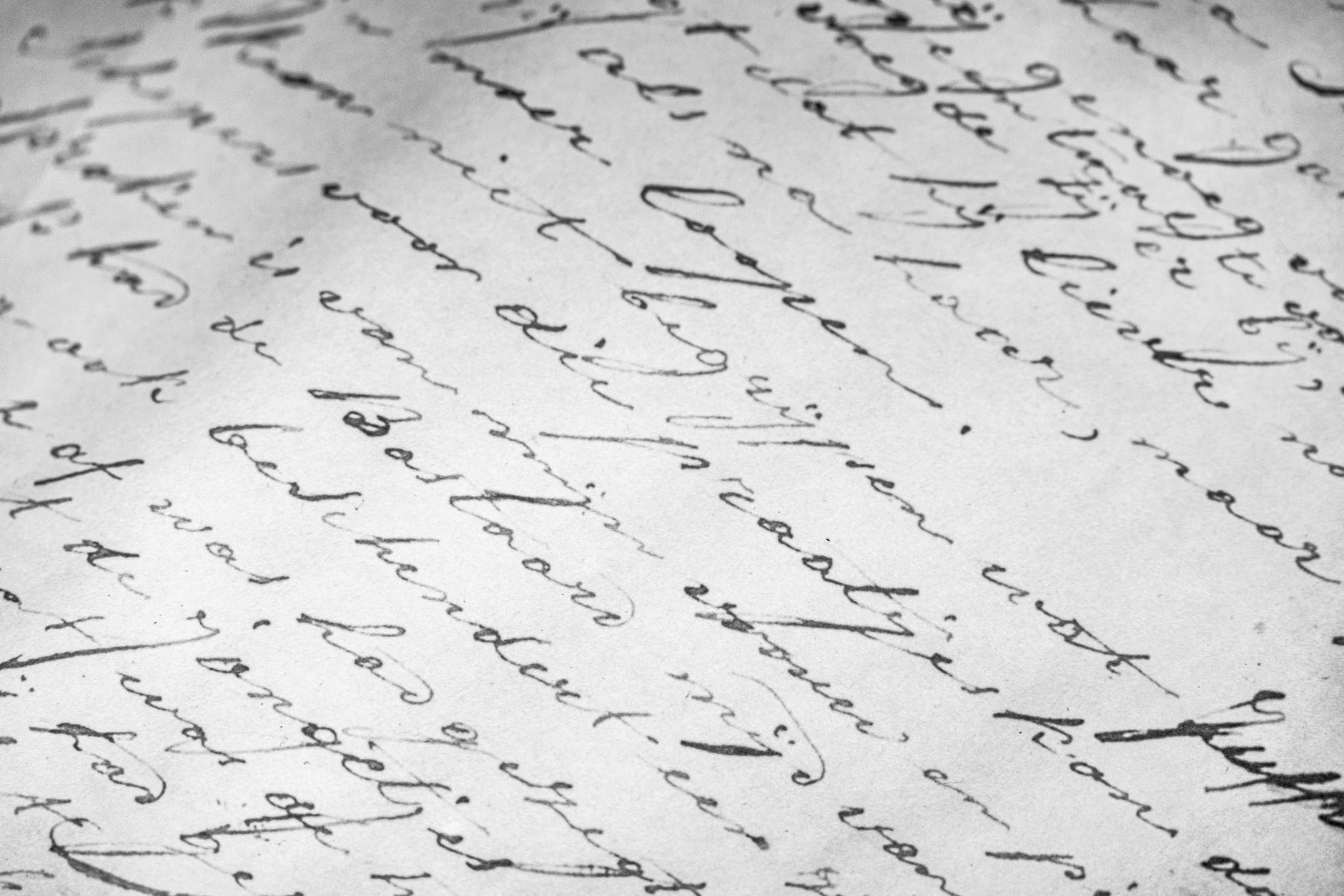 Unleserliche Handschrift auf Papier, ohne Zuordnung zu einer bestimmten Sprache.