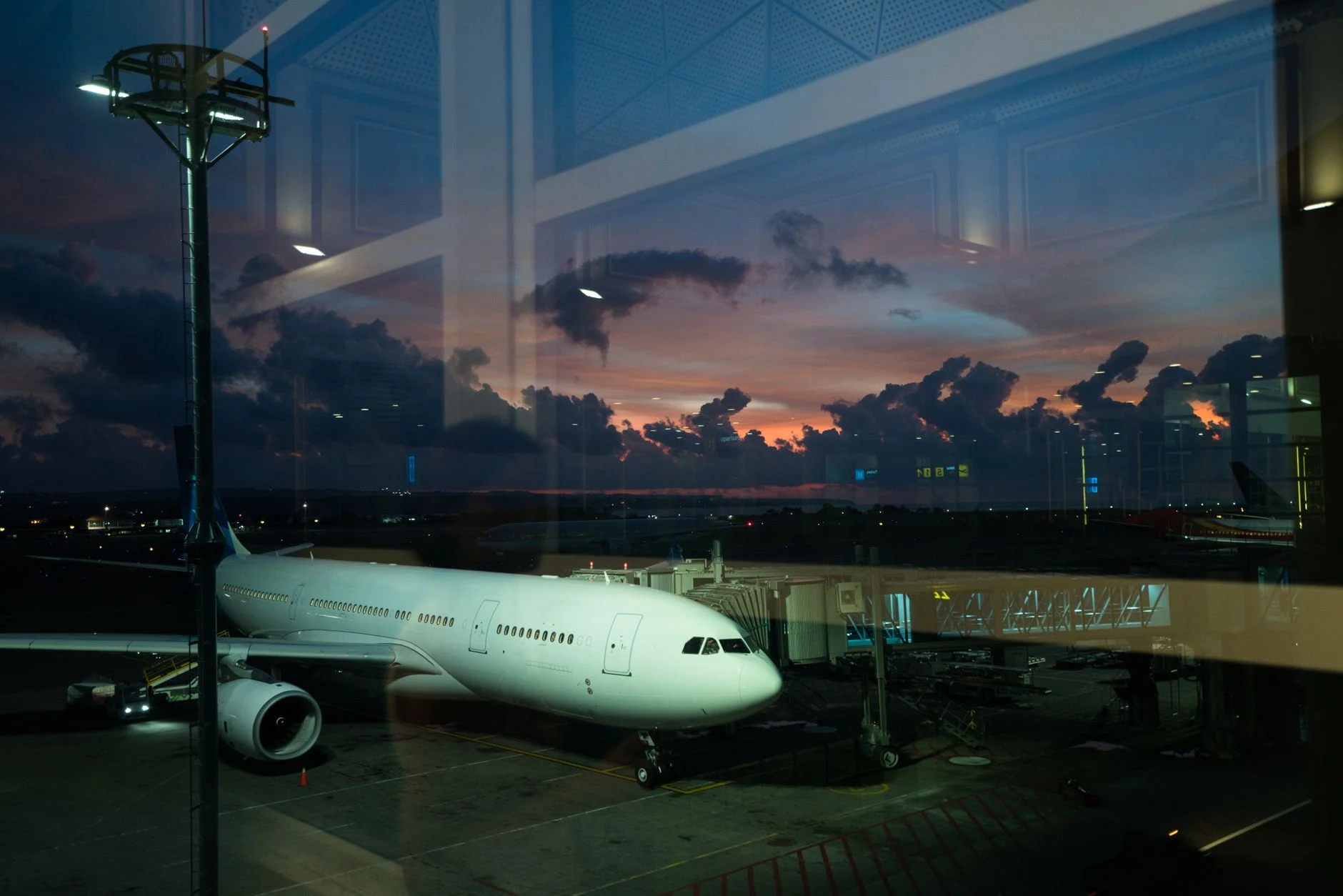 Préparatifs de voyage nécessitant de confirmer les liaisons actuelles