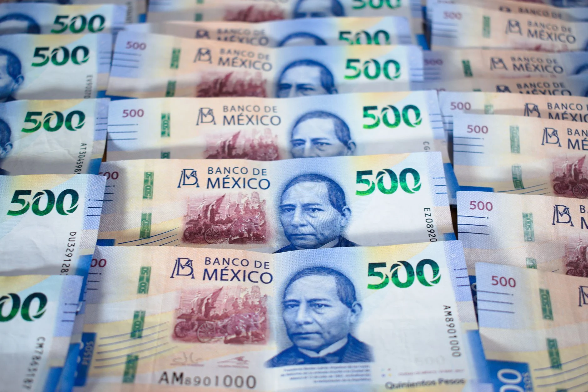 Banconote in pesos colombiani come riferimento monetario.