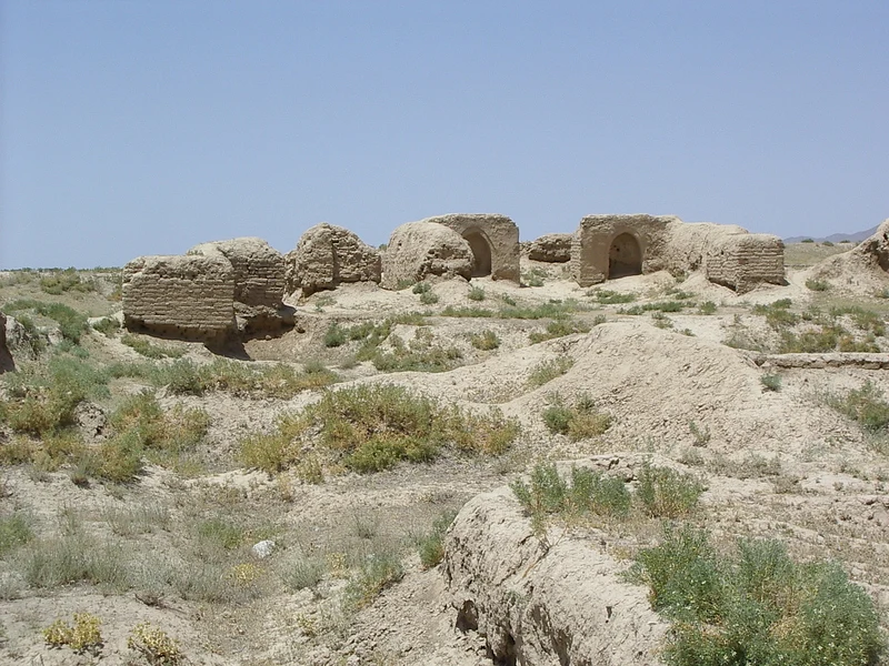 Mauerreste und Stadtanlage des antiken Panjakent in Tadschikistan.