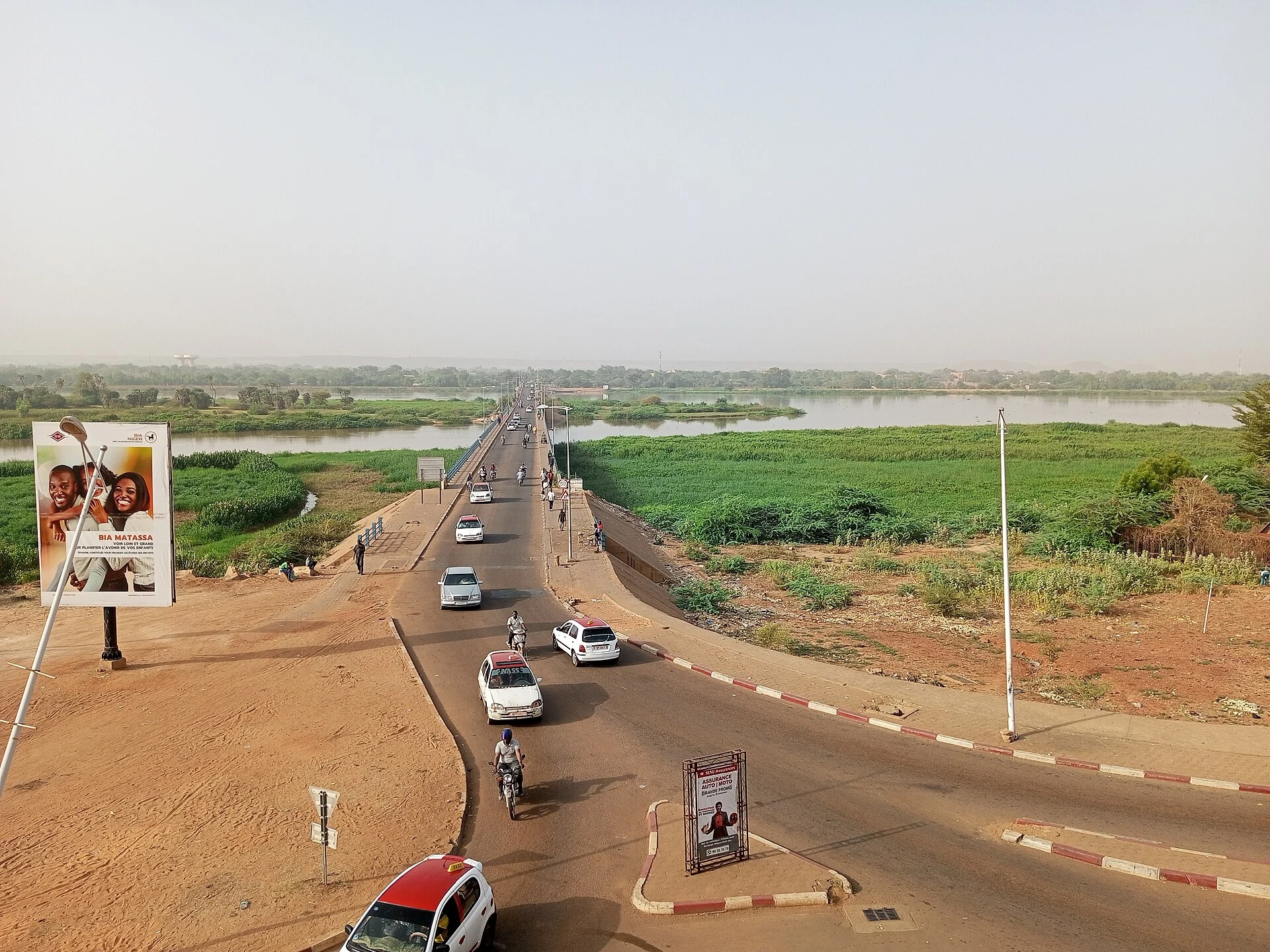 Generic airport context; does not confirm current flights in Niamey.