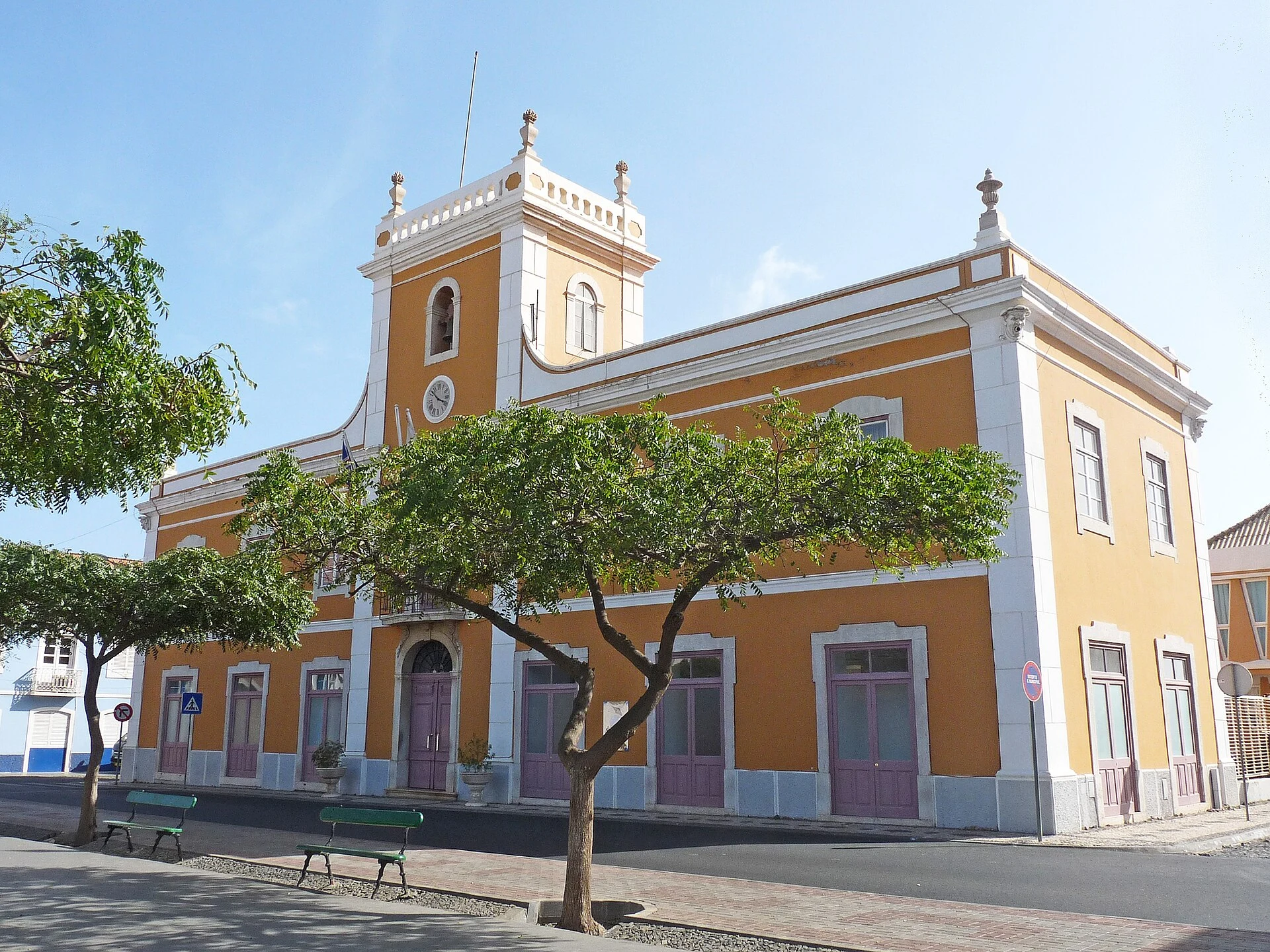 Urban surroundings in Praia, Cabo Verde, as a capital reference.