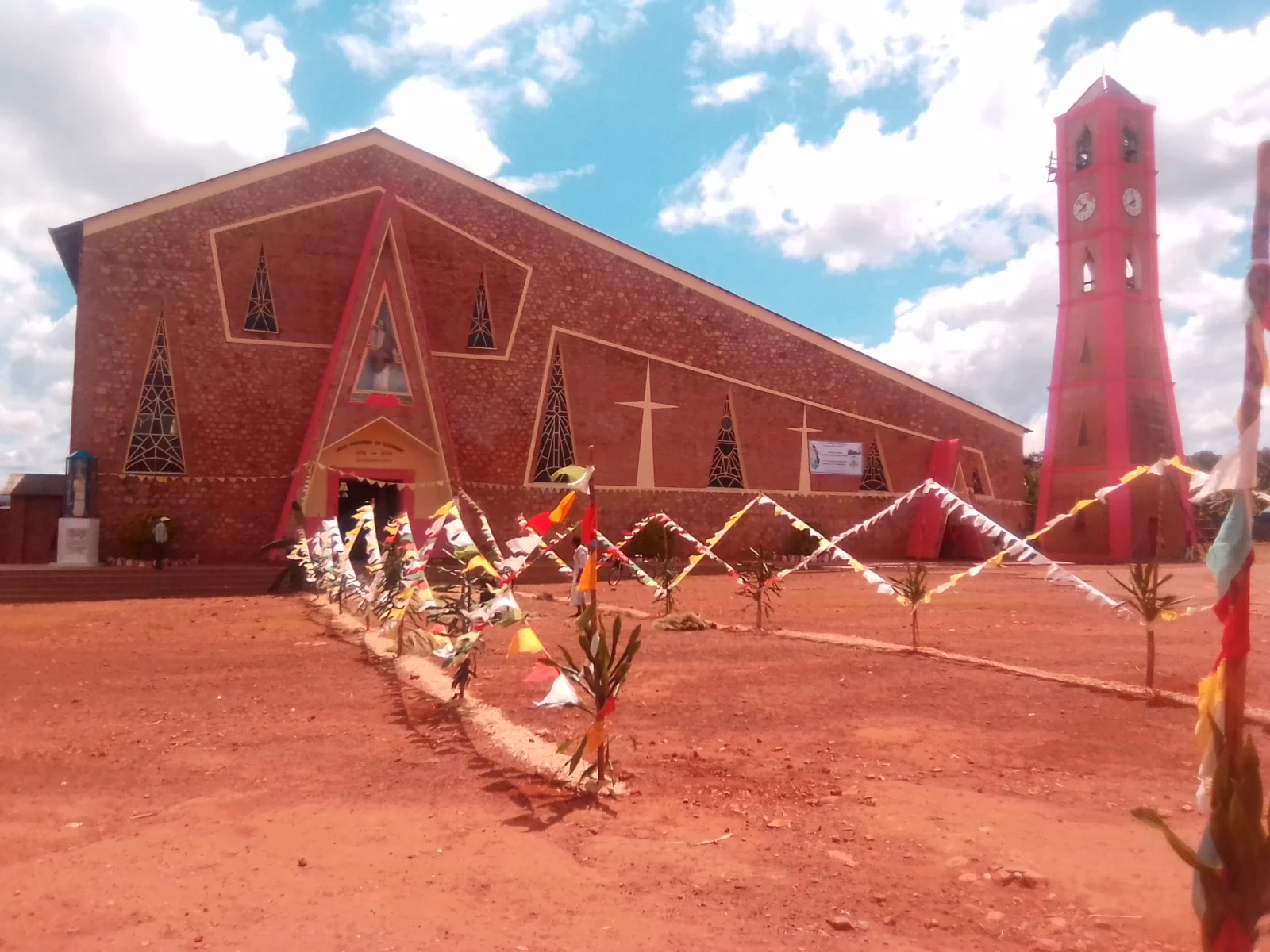 Veduta urbana identificata come Gitega, capitale del Burundi.