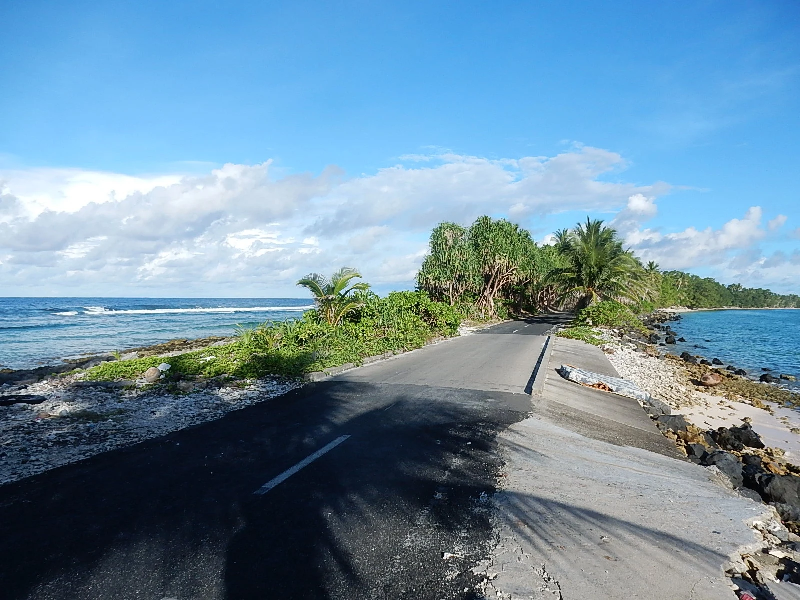 Veduta documentaria attuale di Funafuti, capitale di Tuvalu.