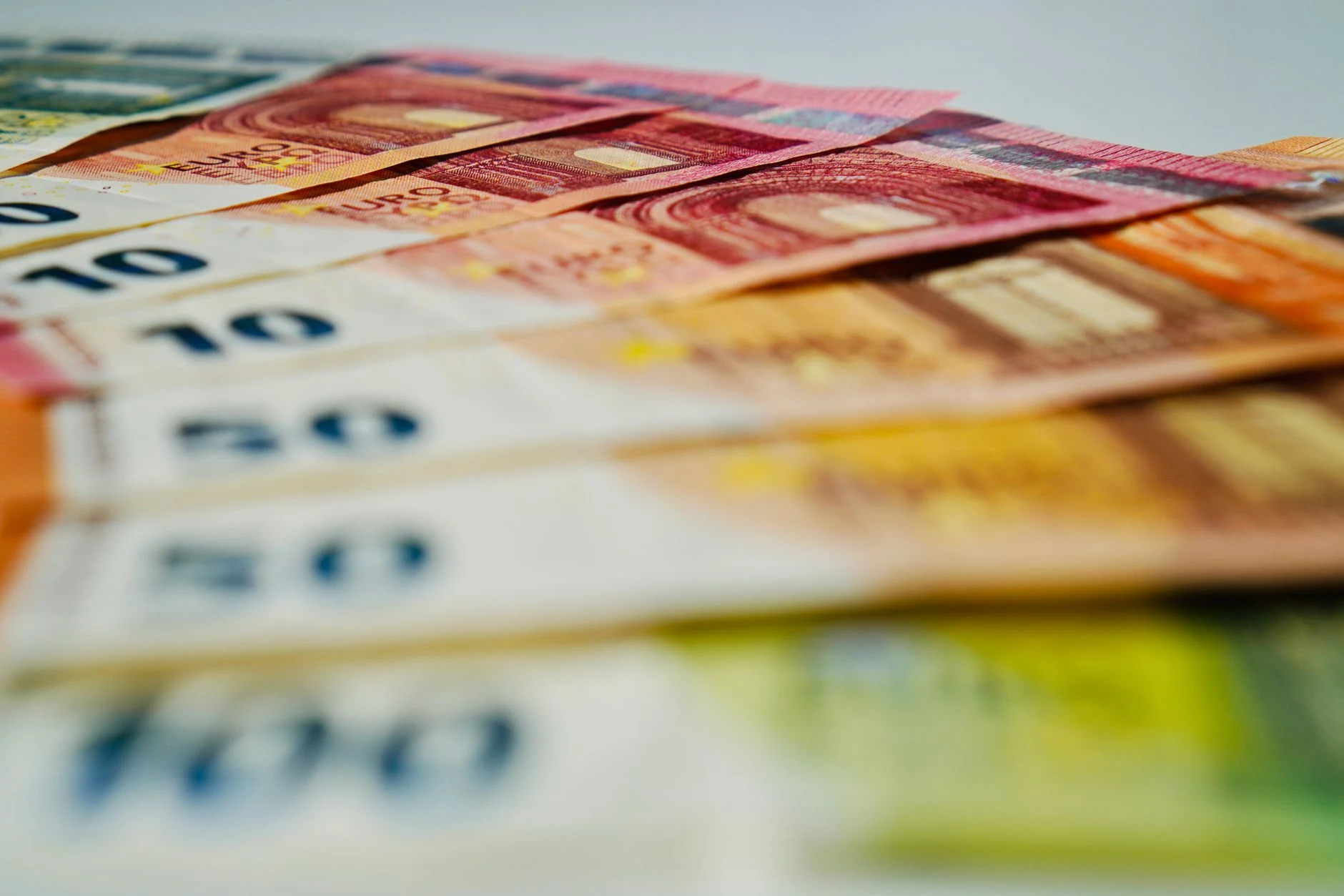 Monete e banconote in euro per illustrare la valuta usata in Germania.