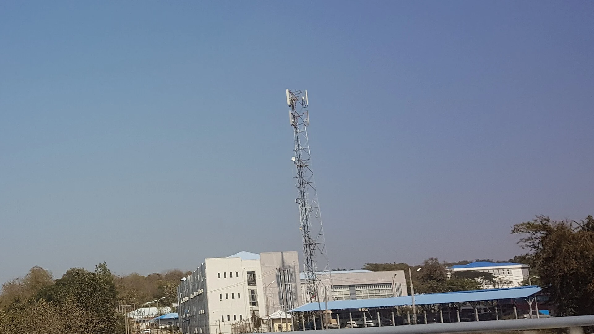 Veduta urbana identificabile di Naypyidaw, capitale del Myanmar.
