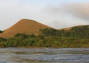 Mosaïque de savane et de forêt à Lopé-Okanda, Gabon